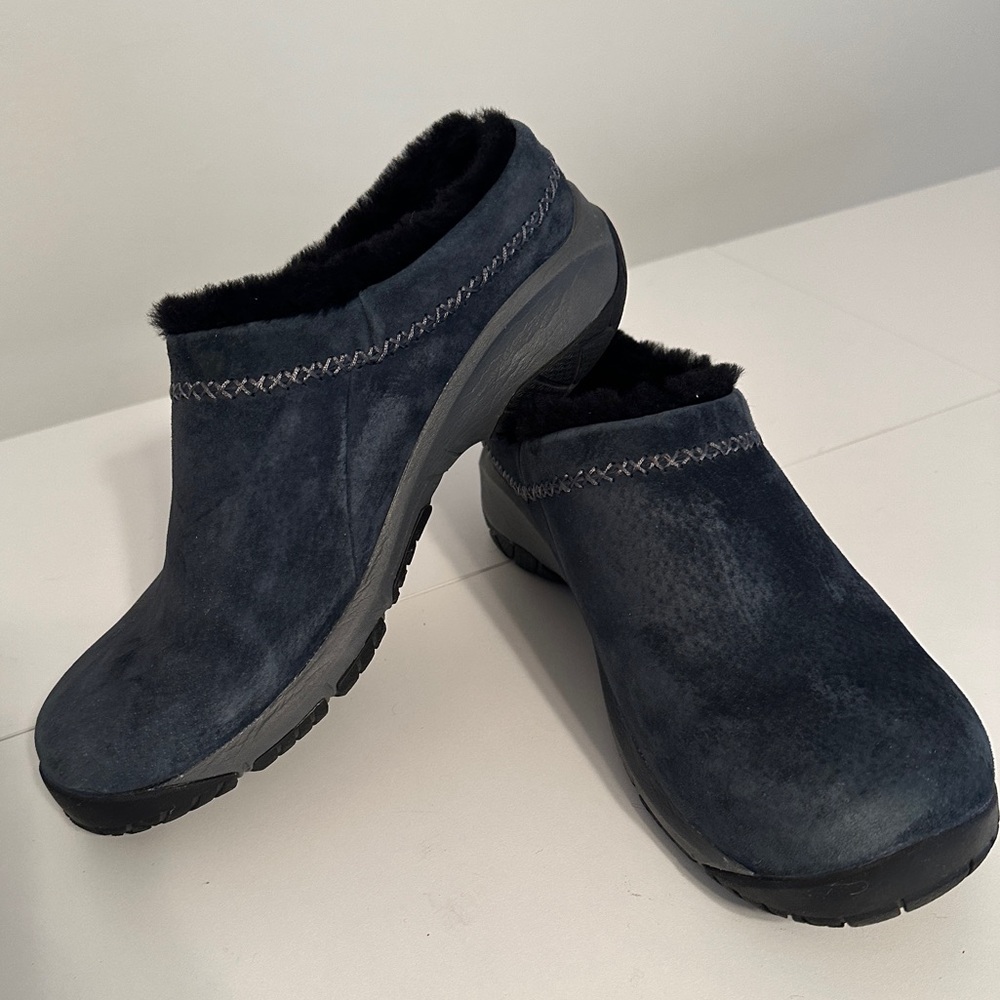 Merrell Encore Ice 4 Womens Size 10, EUR 41 Slip On suede Beautiful condition